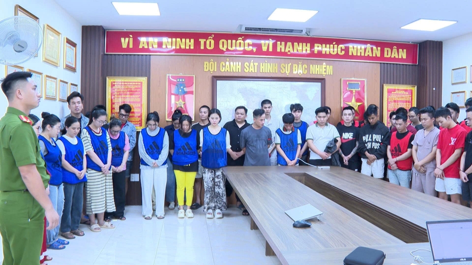 cong-an-hai-phong-triet-pha-o-nhom-nguoi-nuoc-ngoai-lua-dao.jpg