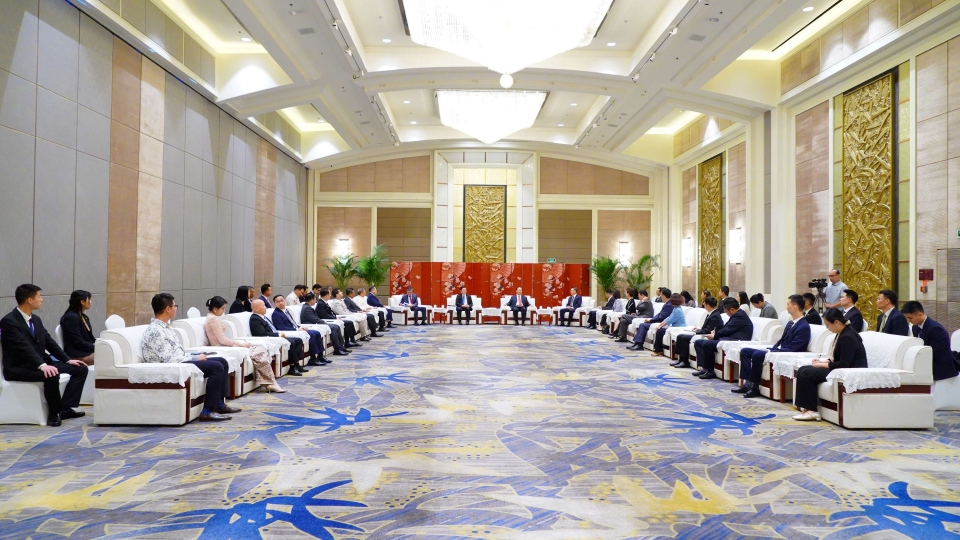 cuoc-hoi-kien-chung-giua-dai-su-va-dai-dien-dai-su-quan-cac-nuoc-asean-voi-lanh-dao-trung-quoc.jpg