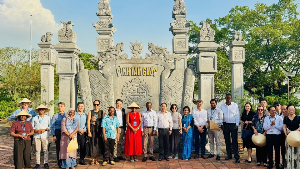 doan-chuyen-gia-unesco-doi-thoai-di-san-tai-tam-chuc-ninh-binh-5.jpg