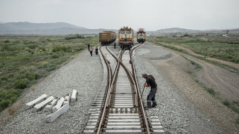duong-sat-iran.jpg