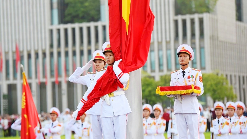 flag-raising-ceremony-at-ba-dinh-square-1.jpg