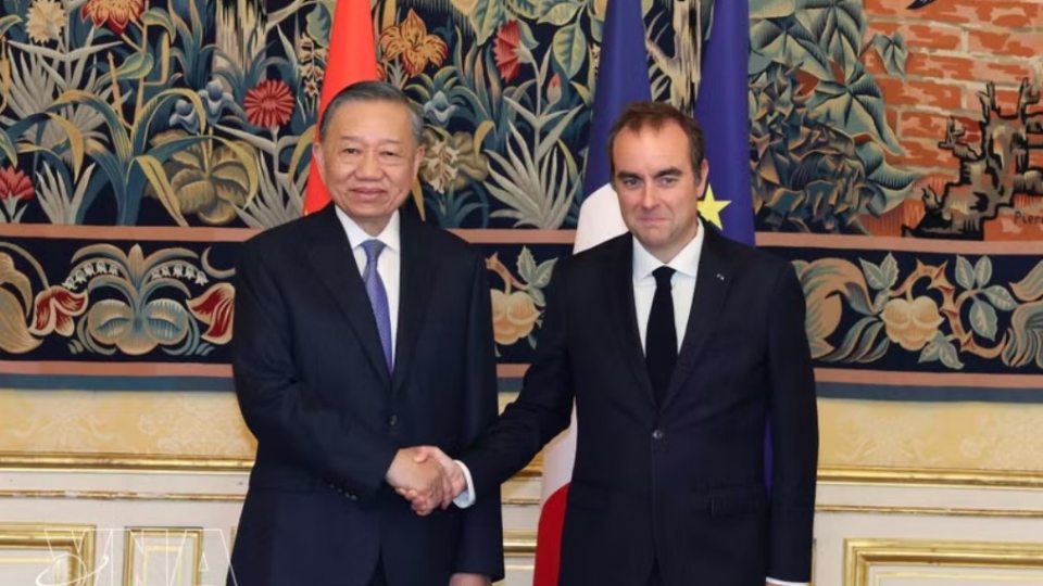 france-vietnam-2.jpg