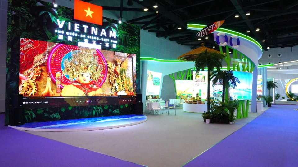 gian-hang-quoc-gia-viet-nam-voi-chu-de-thanh-pho-dep-do-tinh-an-giang-dam-nhan-1.jpg