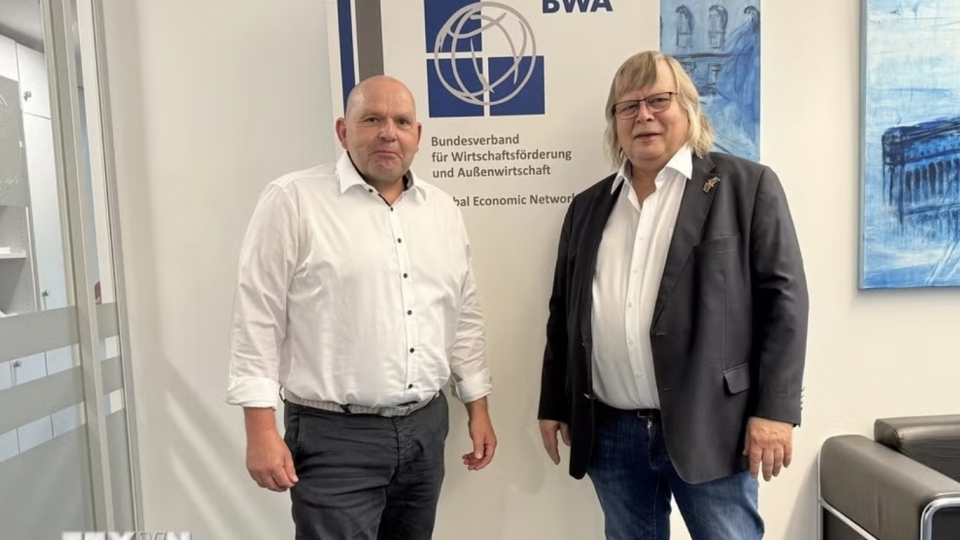 heinrich-gerd-witte-left-in-white-shirt-advisory-board-member-and-chairman-of-the-committee-on-agriculture-and-food.jpg