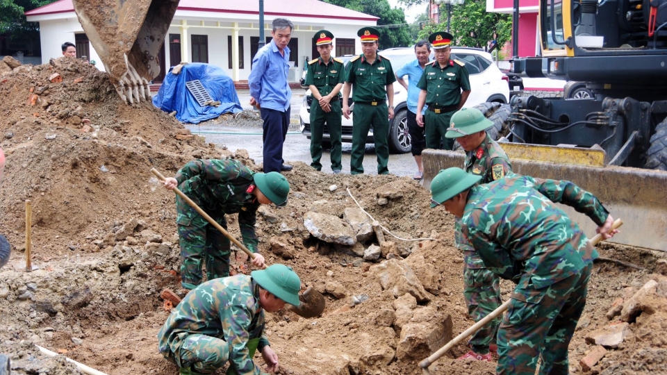 lanh-dao-bch-quan-su-tinh-quang-tri-kiem-tra-cong-tac-quy-tap-hai-cot-liet-si-tai-khu-pho-thanh-co-phuong-quang-tri.jpg