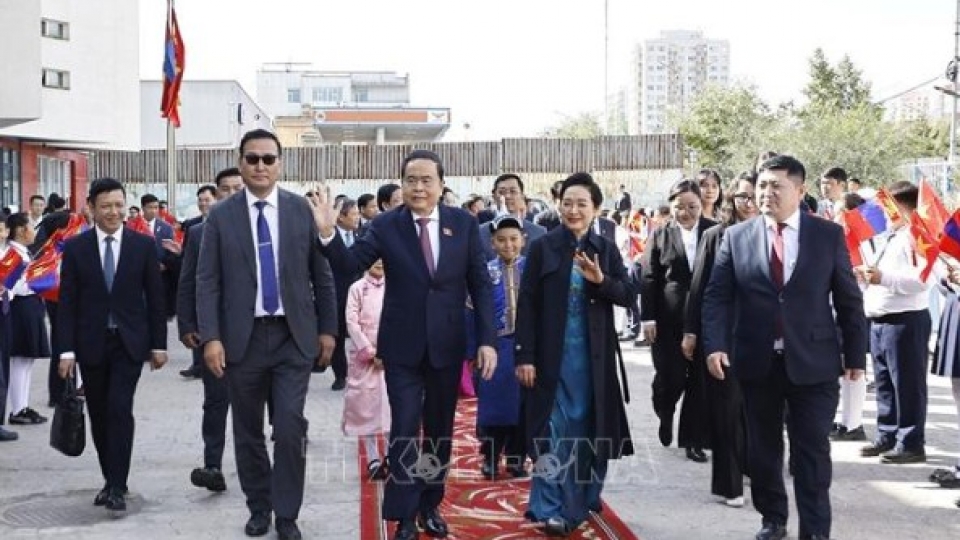 national-assembly-president-tran-thanh-man-and-his-spouse-visit-school-no.-14-named-after-president-ho-chi-minh.jpg