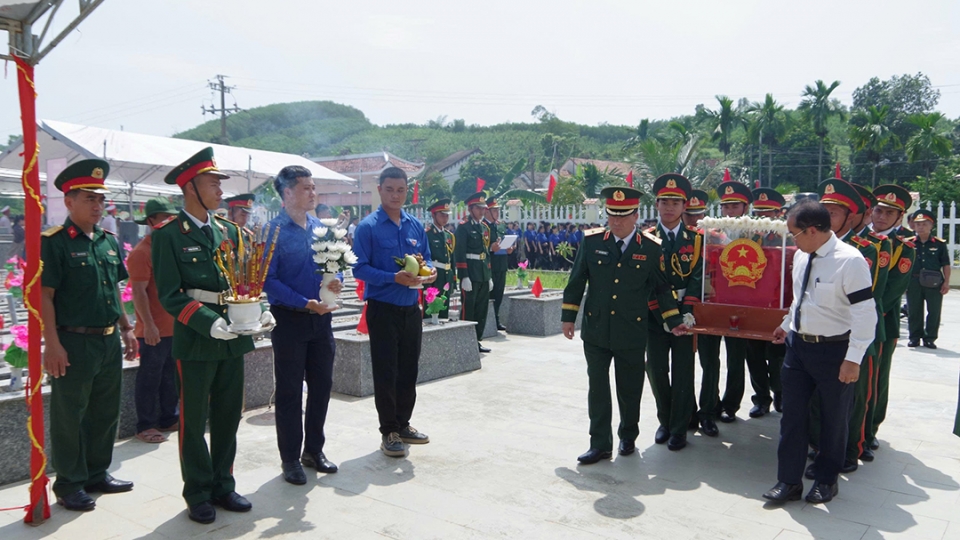 nghi-le-an-tang-cac-liet-si.jpg
