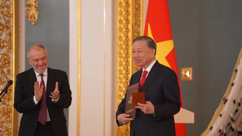 nhan-giai-thuong.jpg