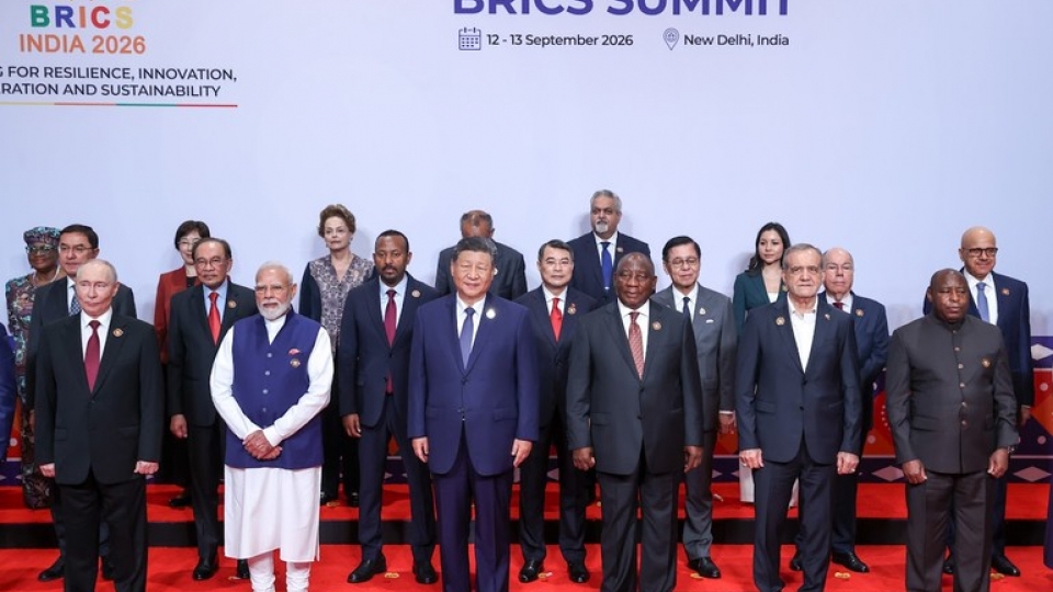 prime-minister-le-minh-hung-and-other-leaders-at-the-discussion-session-of-the-18th-brics-summit.jpg