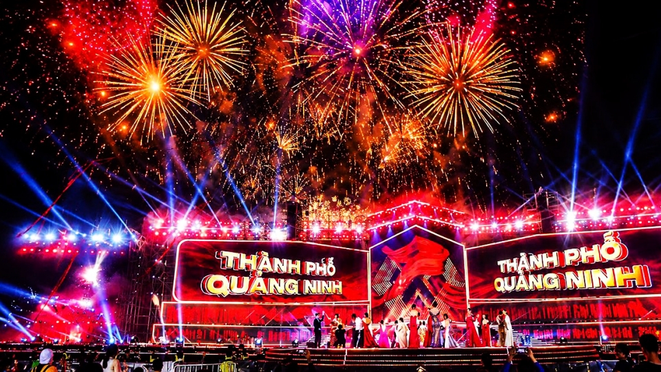 Quang Ninh City welcomes new chapter with flags, banners and celebrations