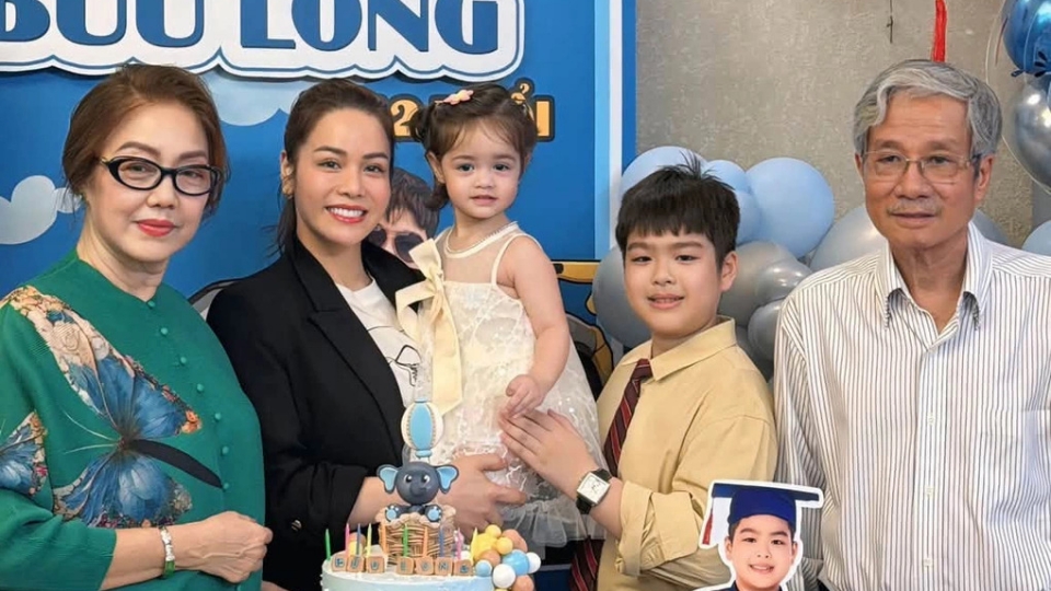 Sao Việt 21-9: Nhật Kim Anh cùng nhà chồng cũ tổ chức sinh nhật cho con trai