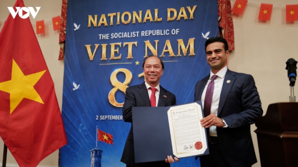 representative-abraham-hamadeh-presents-ambassador-nguyen-quoc-dung-with-a-congressional-record-recognizing-his-contributions-to-strengthening-vietnam-us-ties-cover-photo.jpg