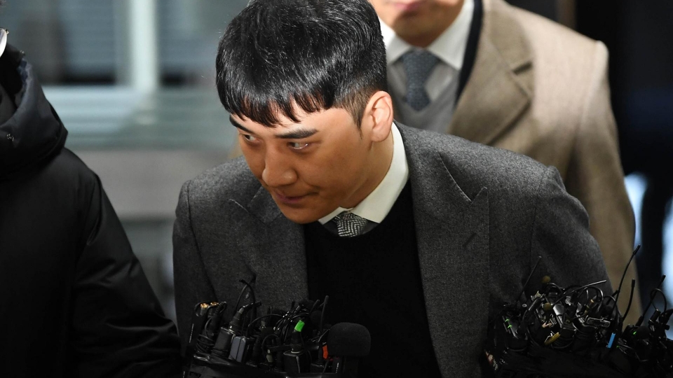 seungri-.jpg