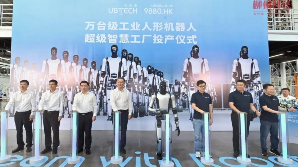 sieu-nha-may-robot-trung-quoc-2.jpeg