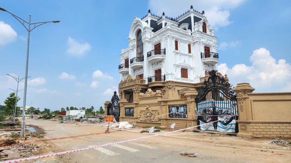 Thần đèn di chuyển biệt thự gần 1.000m² để làm đường kết nối sân bay Gia Bình