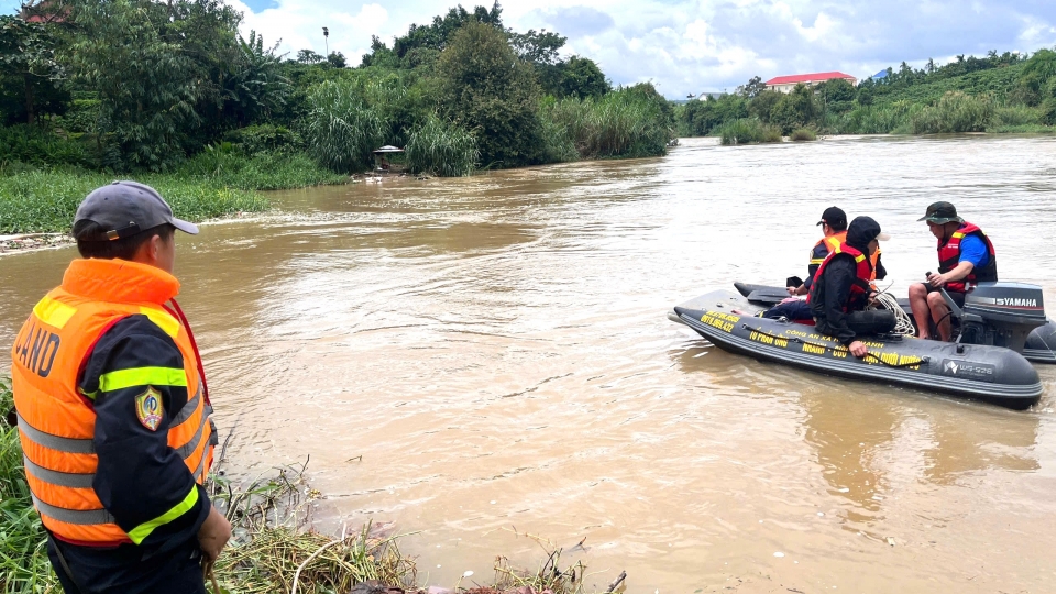 tim-thay-thi-the-nu-sinh-sau-2-ngay-mat-tich-tren-song-da-dang-1.jpg
