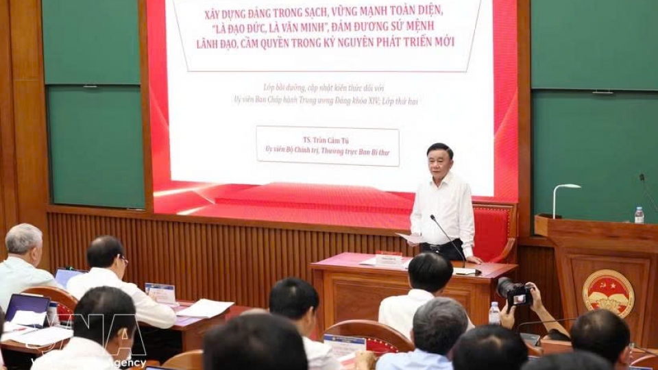 tran-cam-tu.jpg