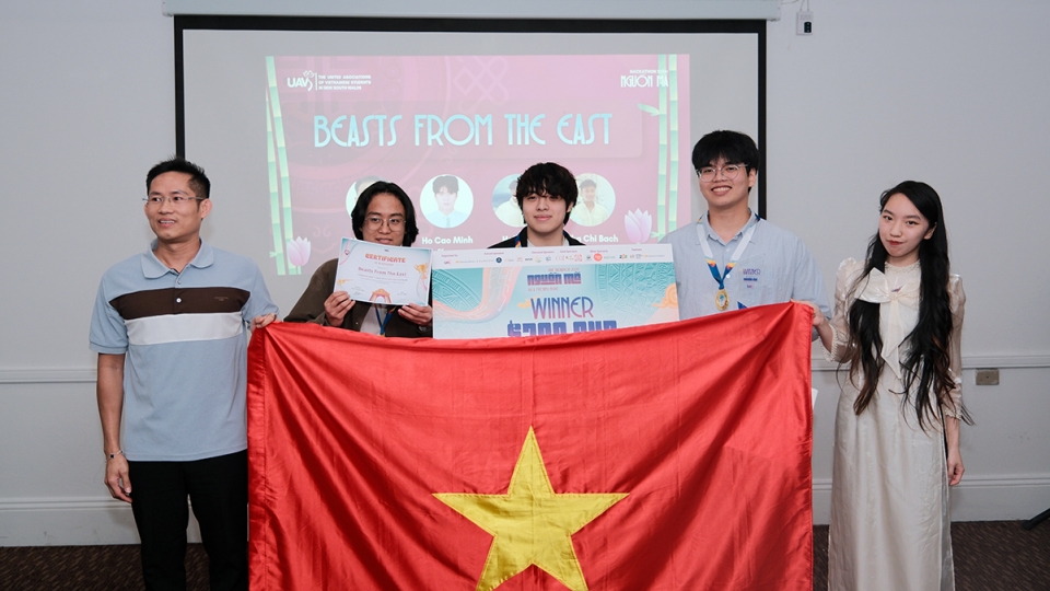 vietnamese-students-in-australia-tackle-real-world-challenges-at-tech-hackathon.jpg