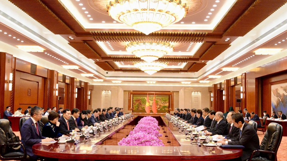 1tran-thanh-man-president-of-the-national-assembly-of-vietnam-and-zhao-leji-chairman-of-the-standing-committee-of-chinas-national-peoples-congress-1.jpg