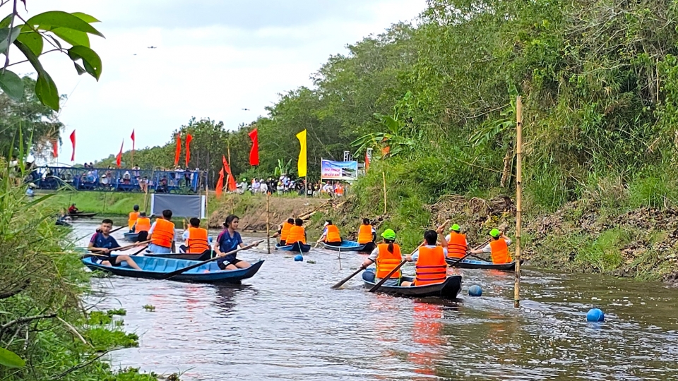 5-su-kien-huong-rung-u-minh-to-chuc-dip-nghi-le-30-4-vua-qua-thu-hut-nhieu-du-khach-tham-gia.jpg