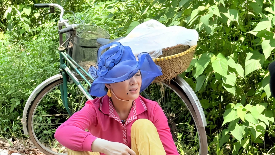 Nữ diễn viên quê Thanh Hóa gây chú ý với màn chặn xe “cưa” Duy Hưng