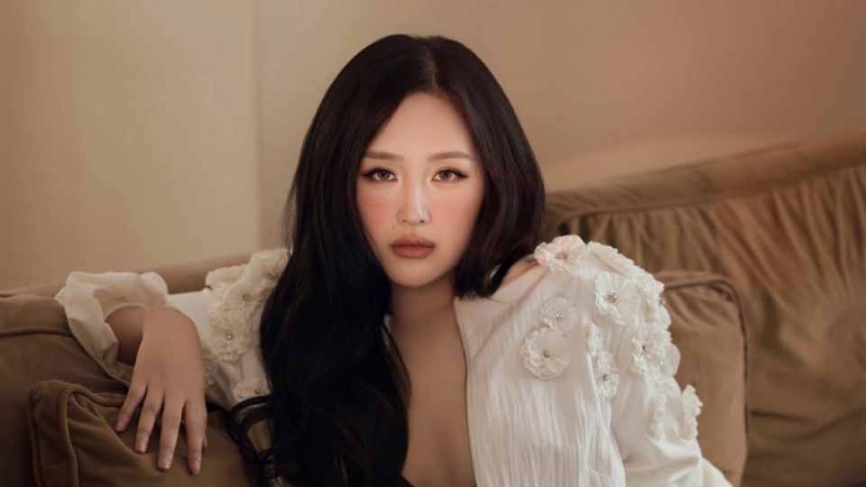 Sao Việt 18-10: Mai Phương Thuý đẹp gợi cảm trong hình ảnh mới