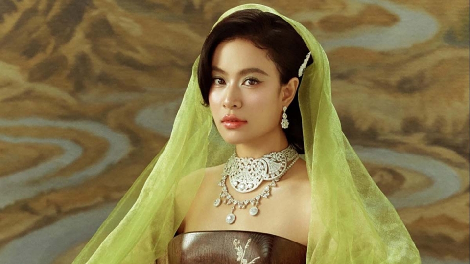 Sao Việt 16-10: Hoàng Thùy Linh trở lại với MV Thầy Dùi