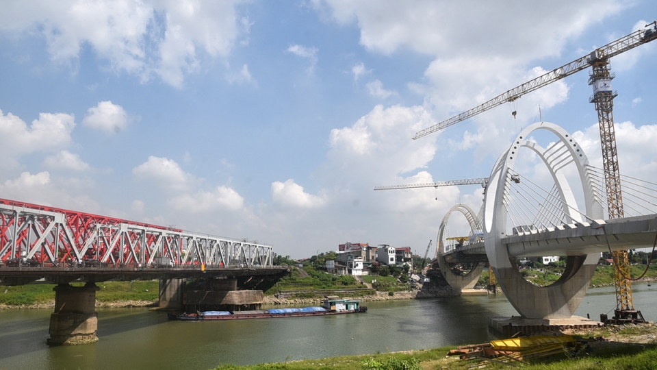 Thi công Cầu Đuống mới, người dân mong sớm thoát cảnh ngập úng, bụi bặm