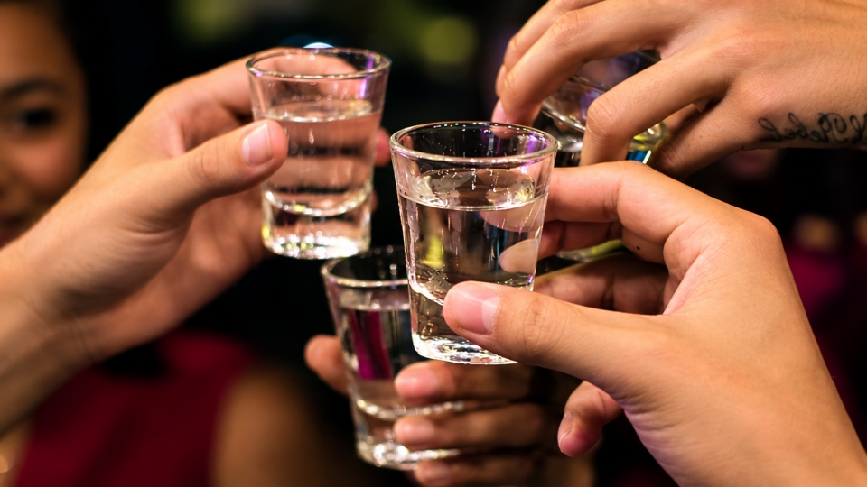 Chỉ vì vài chén rượu, tôi phải trả giá bằng căn bệnh tình dục