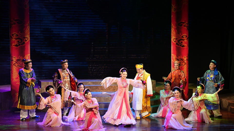 dao_hoc_cham_trai_tim_khan_gia_bang_ngon_ngu_cheo_truyen_thong-3.jpg