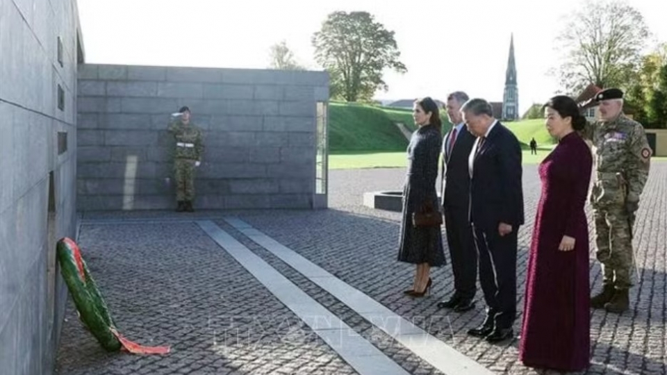 general-secretary-of-the-communist-party-of-vietnam-cpv-central-committee-and-president-to-lam-and-his-spouse-ngo-phuong-ly-together-with-king-frederik-x-and-queen-mary-of-denmark-lay-flowers.jpg