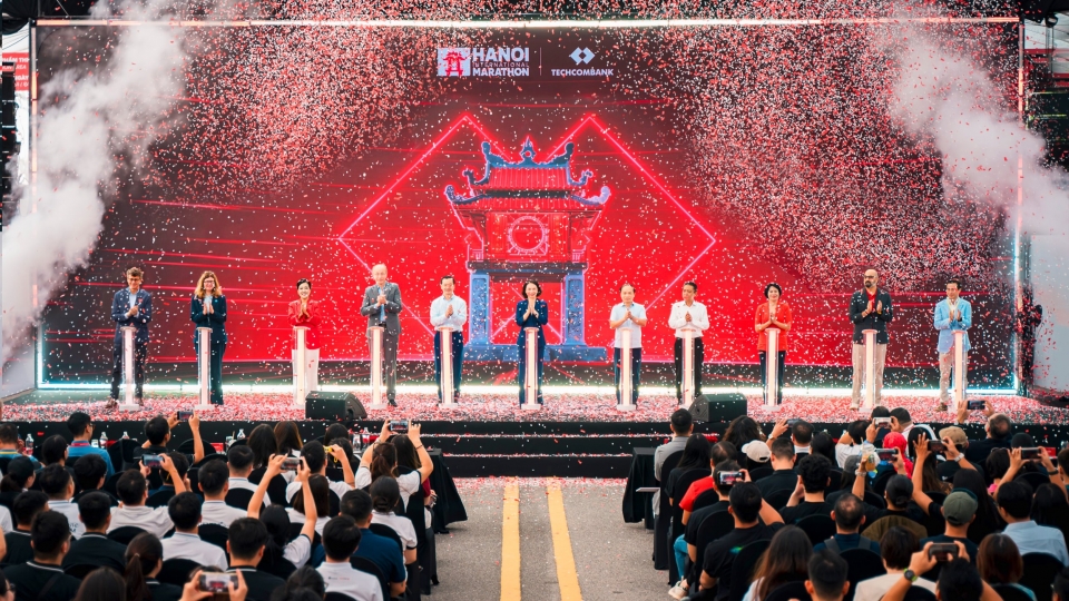 giai-marathon-quoc-te-ha-noi-techcombank-mua-thu-5-chinh-thuc-khai-mac.jpg