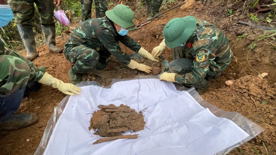hai-cot-liet-si-03.jpg
