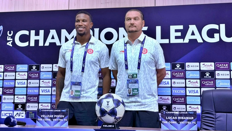 hlv-popov-tu-tin-truoc-tran-persib-bandung-vs-the-cong-viettel.jpg