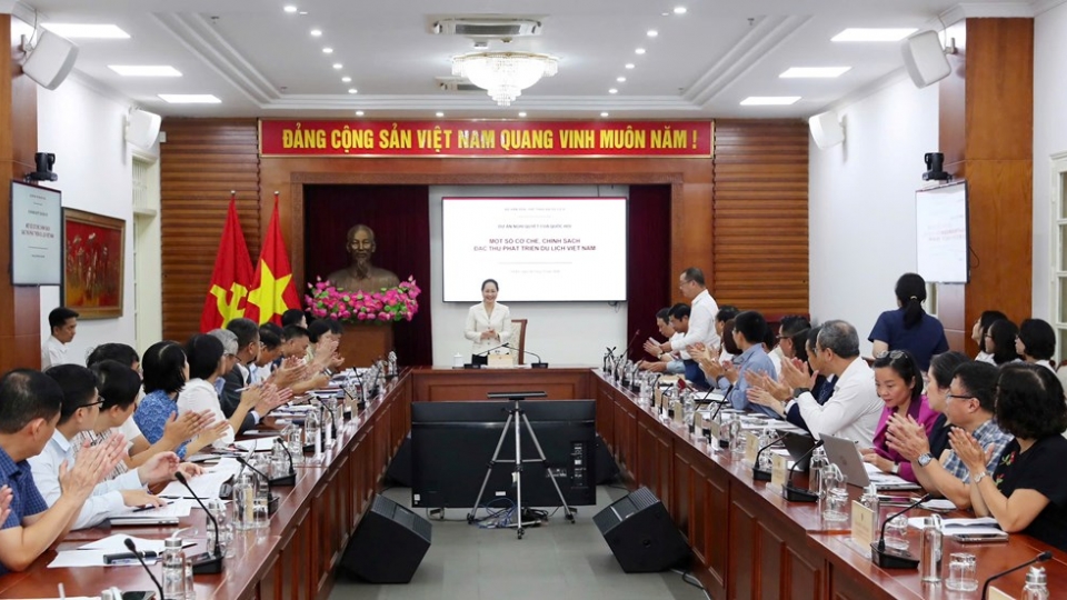 hoi-nghi-lay-y-kien-du-thao-nghi-quyet-cua-quoc-hoi-ve-mot-so-co-che-chinh-sach-dac-thu-phat-trien-du-lich-viet-nam-2.jpg
