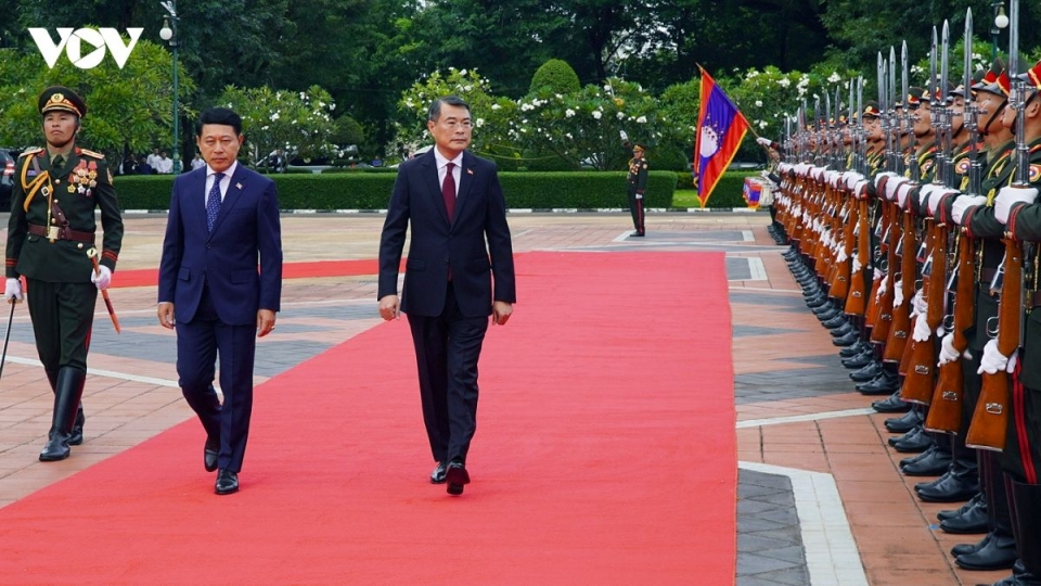 lao-prime-minister-saleumxay-kommasith-vietnamese-prime-minster-le-minh-hung.jpg