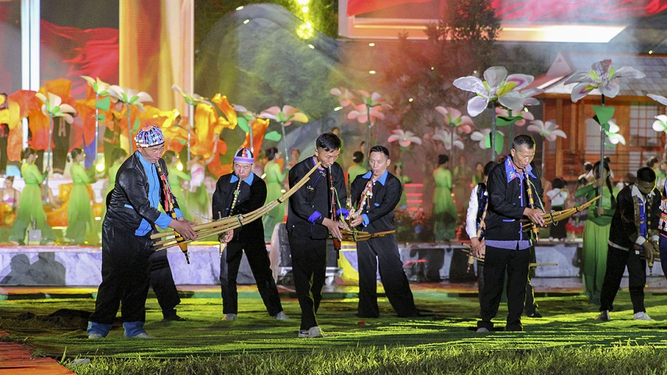 ngay-hoi-van-hoa-dan-toc-mong-nham-ton-vinh-bao-ton-va-phat-huy-cac-gia-tri-van-hoa-truyen-thong-tot-dep-cua-dong-bao-mong.jpg