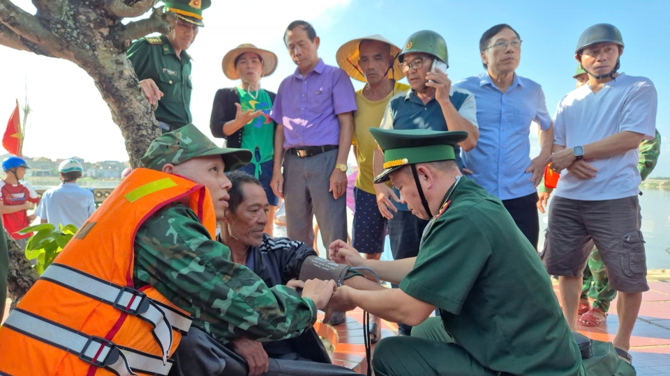 ngu-dan-nguyen-tien-chau-duoc-dua-ve-bo-an-toan.jpg