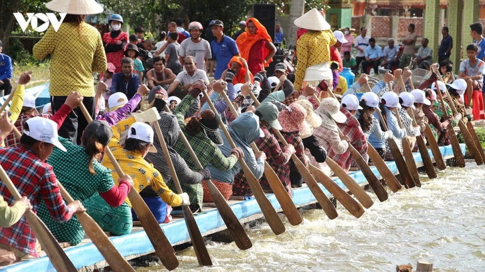 Behind Oc Om Boc paddles: Untold stories of Khmer women