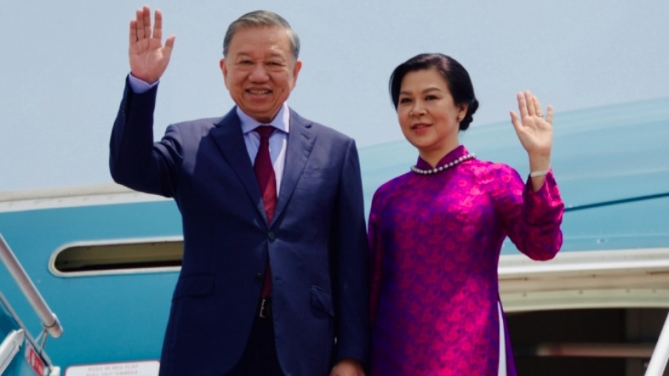 party-leader-and-his-spouse.jpg