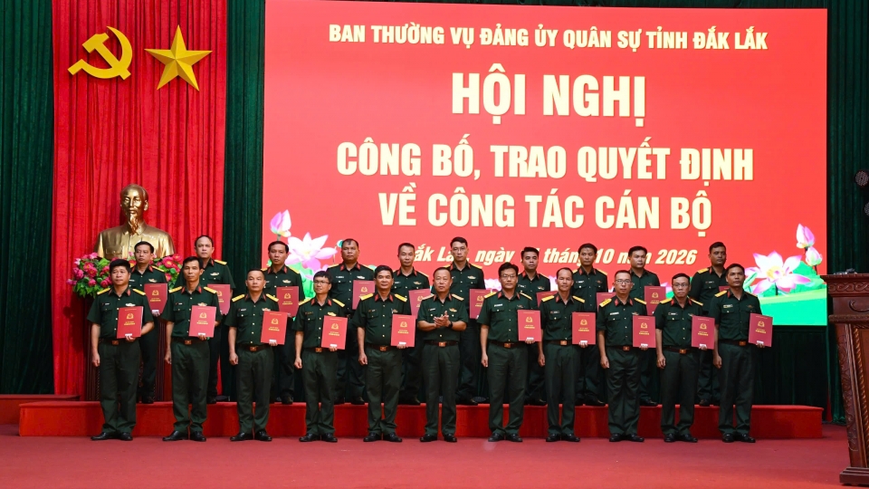 quan-khu-5-trao-quyet-dinh-dieu-dong-bo-nhiem-cho-cac-ca-bo-chi-huy-truong-chinh-tri-vien-ban-chqs-cap-xa.jpeg