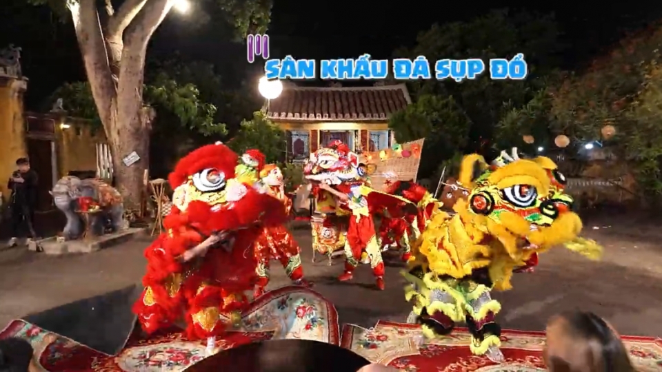 san-khau-da-sup-do.png