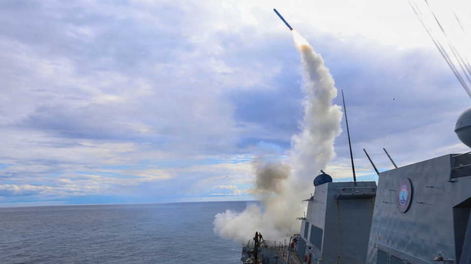 tau-khu-truc-uss-thomas-hudner-my.jpg