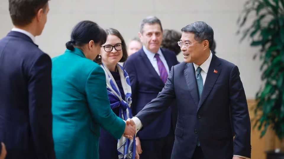 thu-tuong-gap-dai-su-eu.png