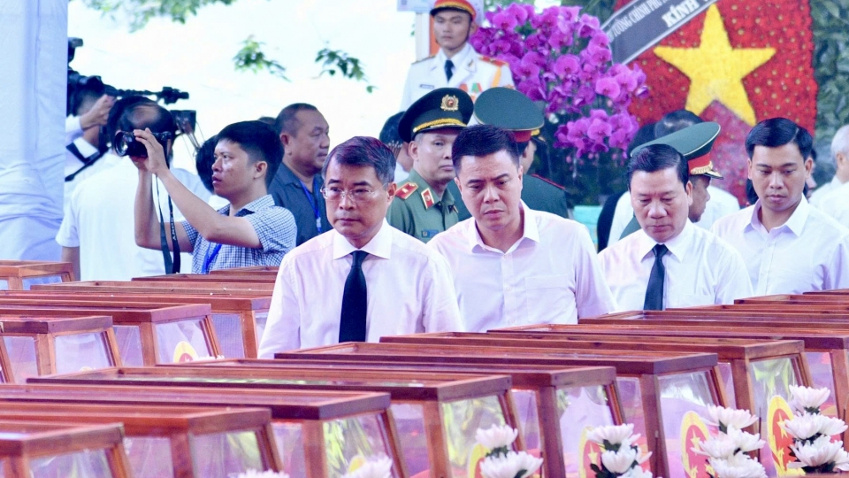 thu-tuong-le-minh-hung-du-le-truy-dieu-va-an-tang-hai-cot-liet-si-1.jpg