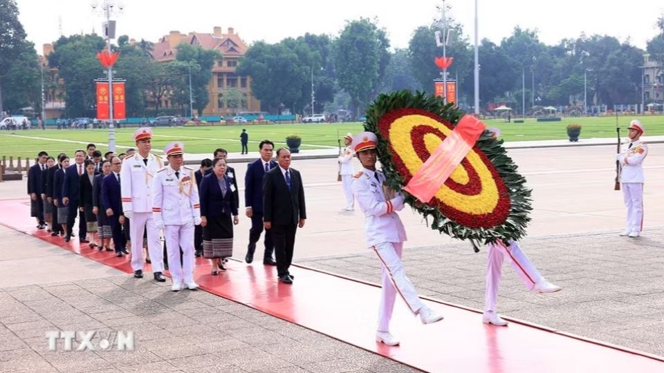 thuong-truc-ban-bi-thu.png