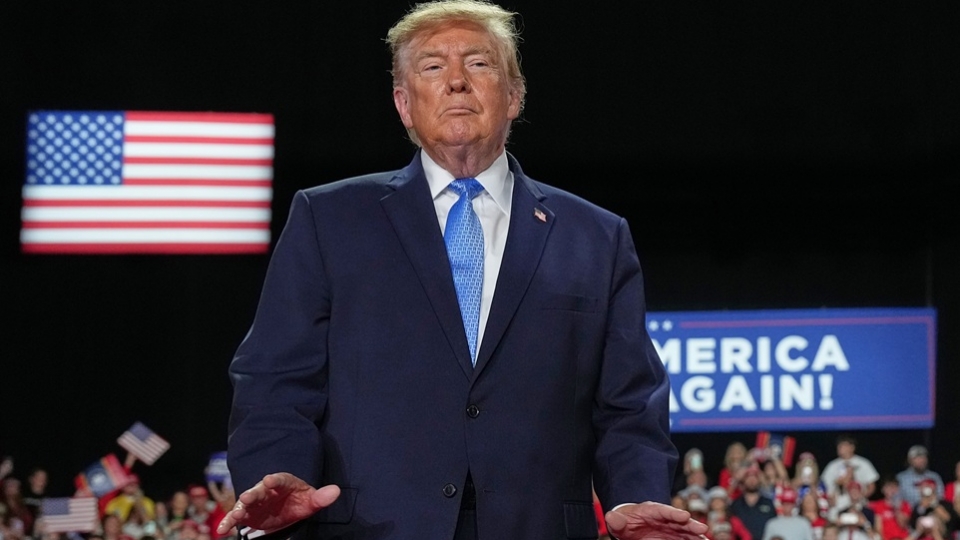 tong-thong-donald-trump-dang-cong-hoa-my-bau-cu-my-ap.jpg