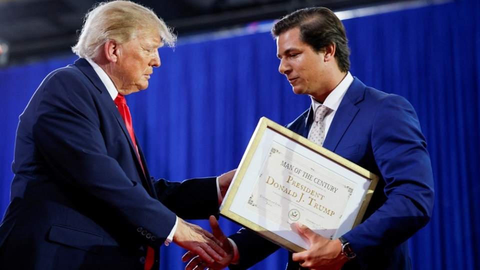 tong-thong-my-donald-trump-duoc-trao-danh-hieu-nguoi-dan-ong-cua-the-ky.-reuters.jpg