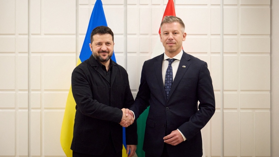 tong-thong-ukraine-volodymyr-zelensky-va-thu-tuong-hungary-peter-magyar-reuters.jpg