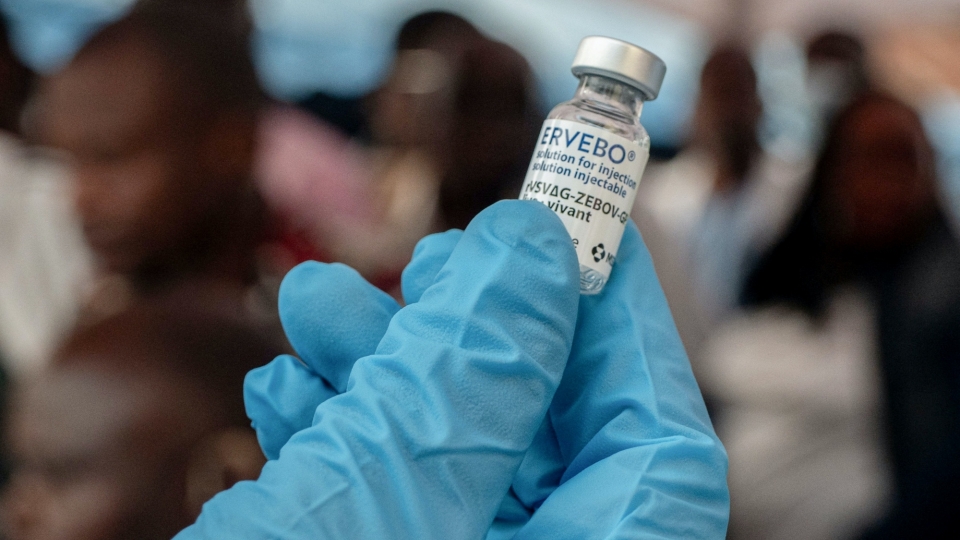 vaccine-ebola_rs.jpg